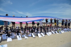 Rio de Janeiro - Manifesto realizado na praia de Copacabana lembra as vítimas da transfobia no Brasil. (Tomaz Silva/Agência Brasil)
