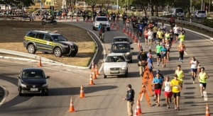 corrida-prf-transito-BR-101-desvio-fluxo-via-acesso-730x400