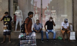 Movimentação nas ruas de Manaus.